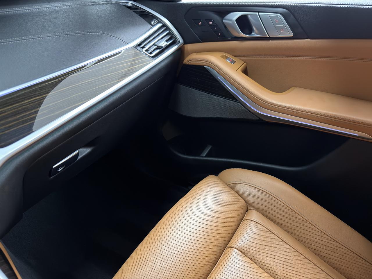 BMW X7 xDrive40i Sports Activity Vehicle 2021