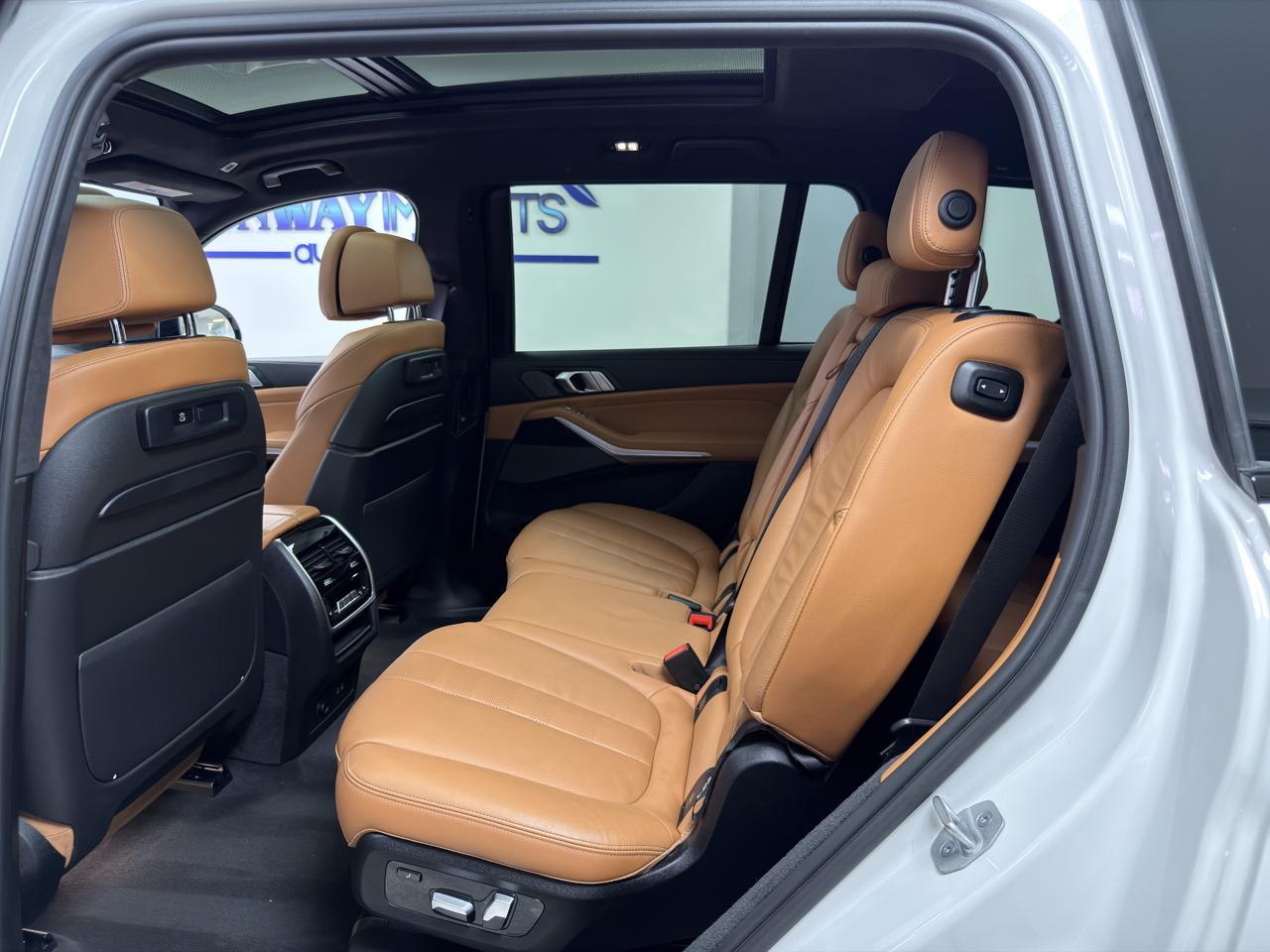 BMW X7 xDrive40i Sports Activity Vehicle 2021