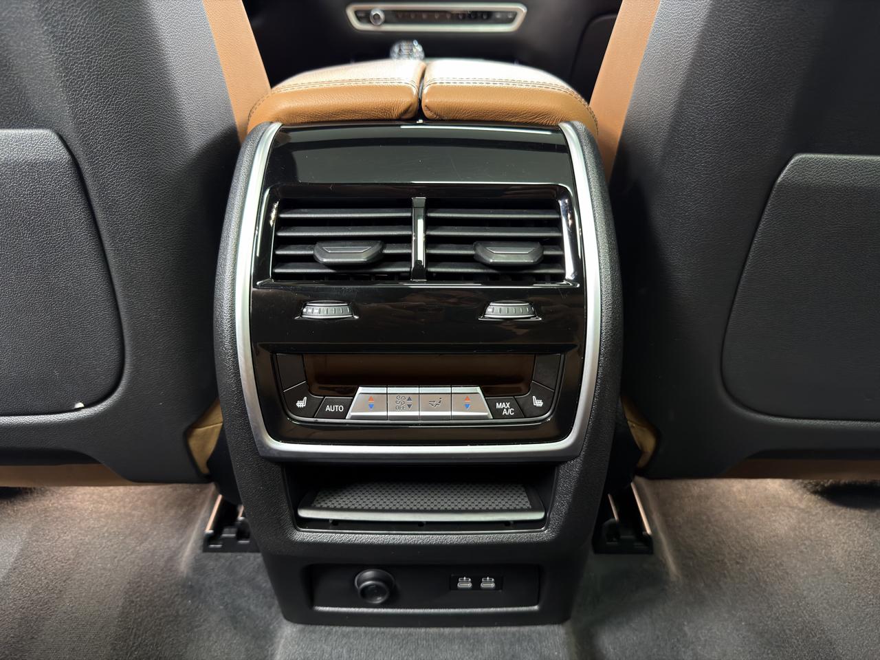 BMW X7 xDrive40i Sports Activity Vehicle 2021