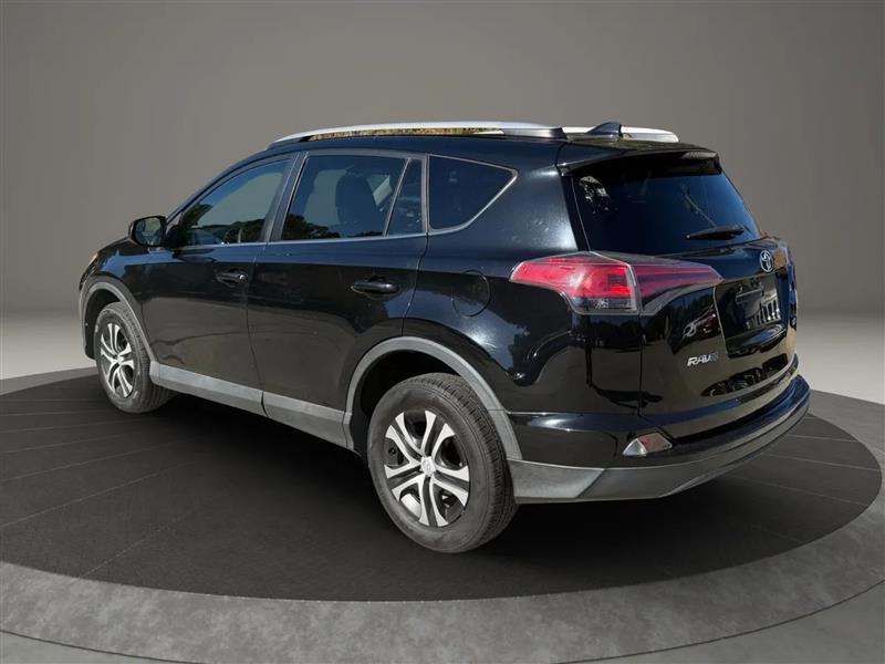 Toyota RAV4 LE FWD 2016