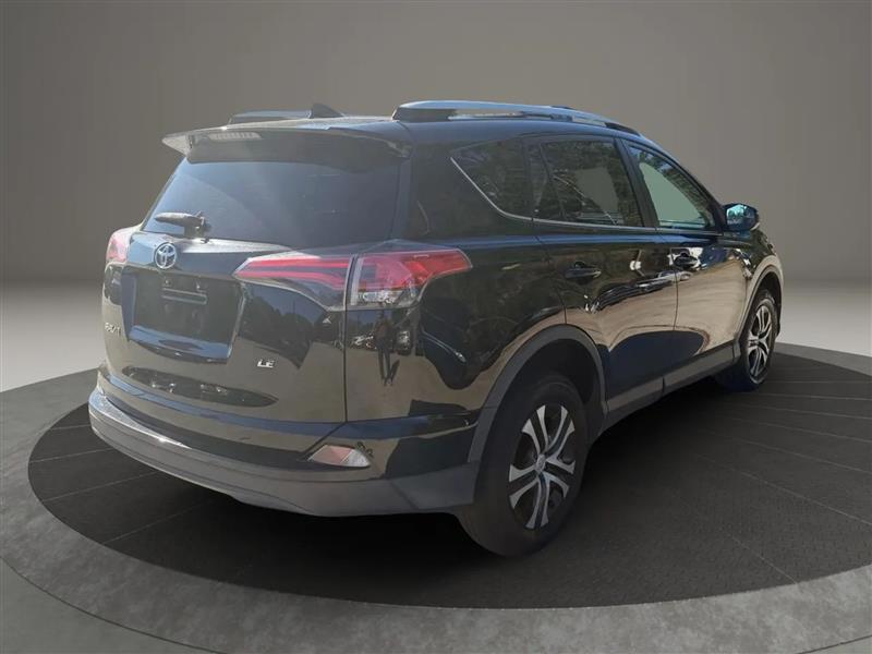 Toyota RAV4 LE FWD 2016