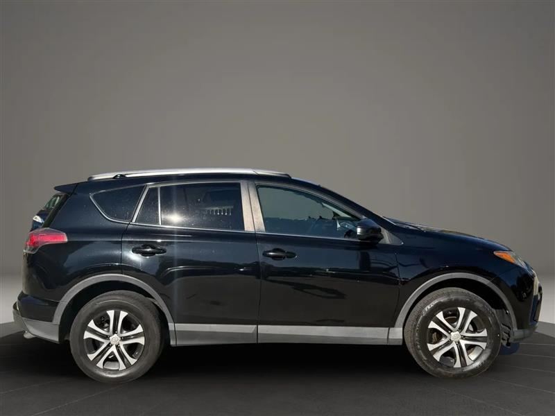 Toyota RAV4 LE FWD 2016