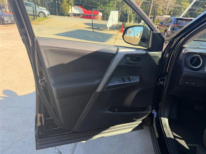 Toyota RAV4 LE FWD 2016