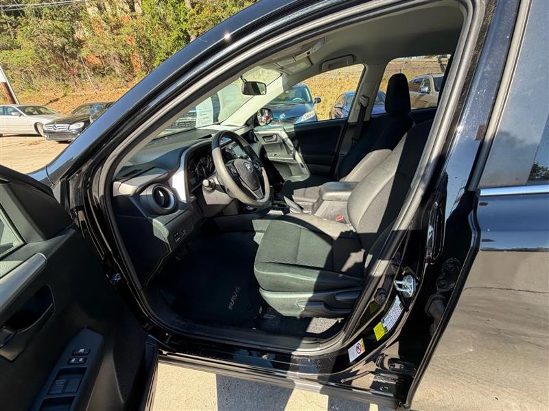 Toyota RAV4 LE FWD 2016