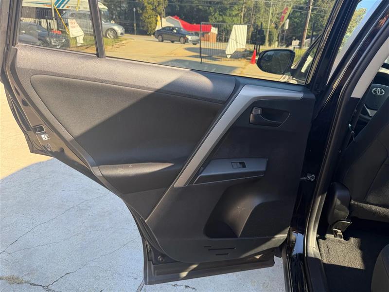 Toyota RAV4 LE FWD 2016