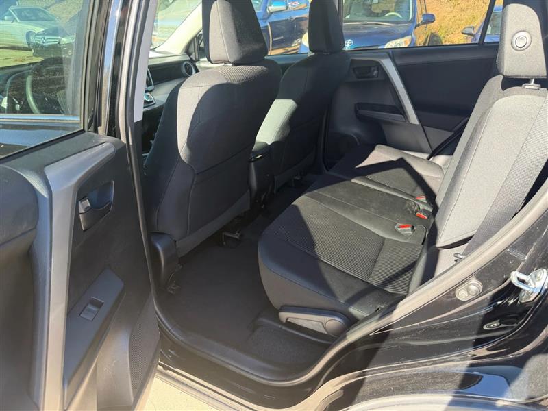 Toyota RAV4 LE FWD 2016