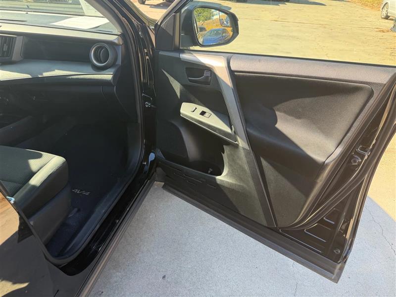 Toyota RAV4 LE FWD 2016