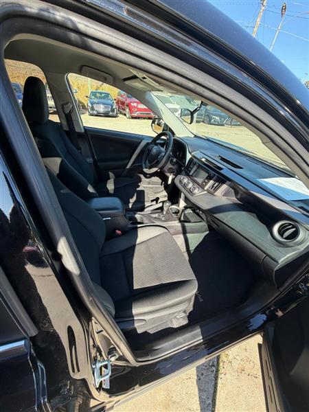 Toyota RAV4 LE FWD 2016