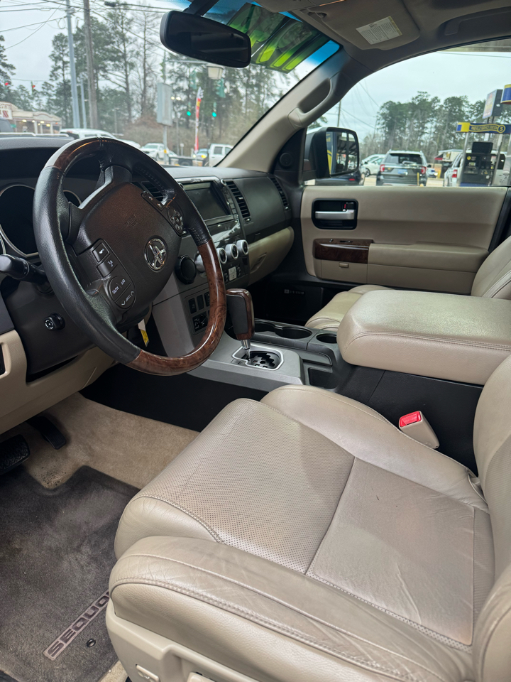 Toyota Sequoia Plantium 2WD 2010