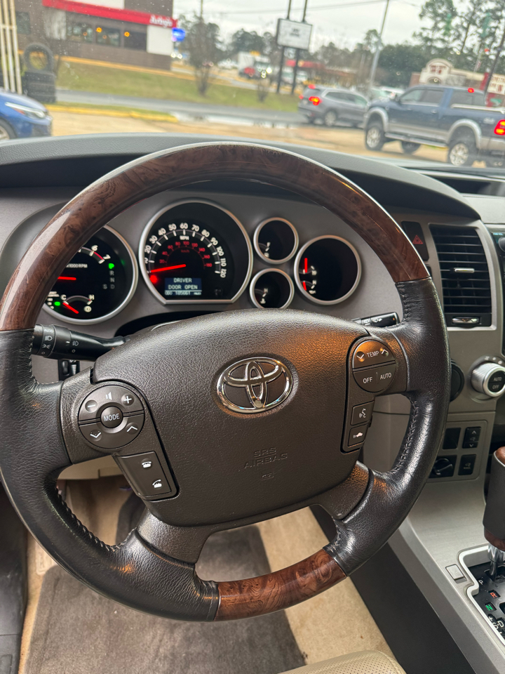 Toyota Sequoia Plantium 2WD 2010