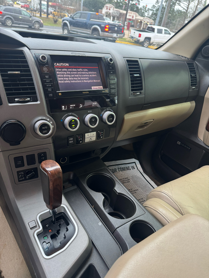 Toyota Sequoia Plantium 2WD 2010