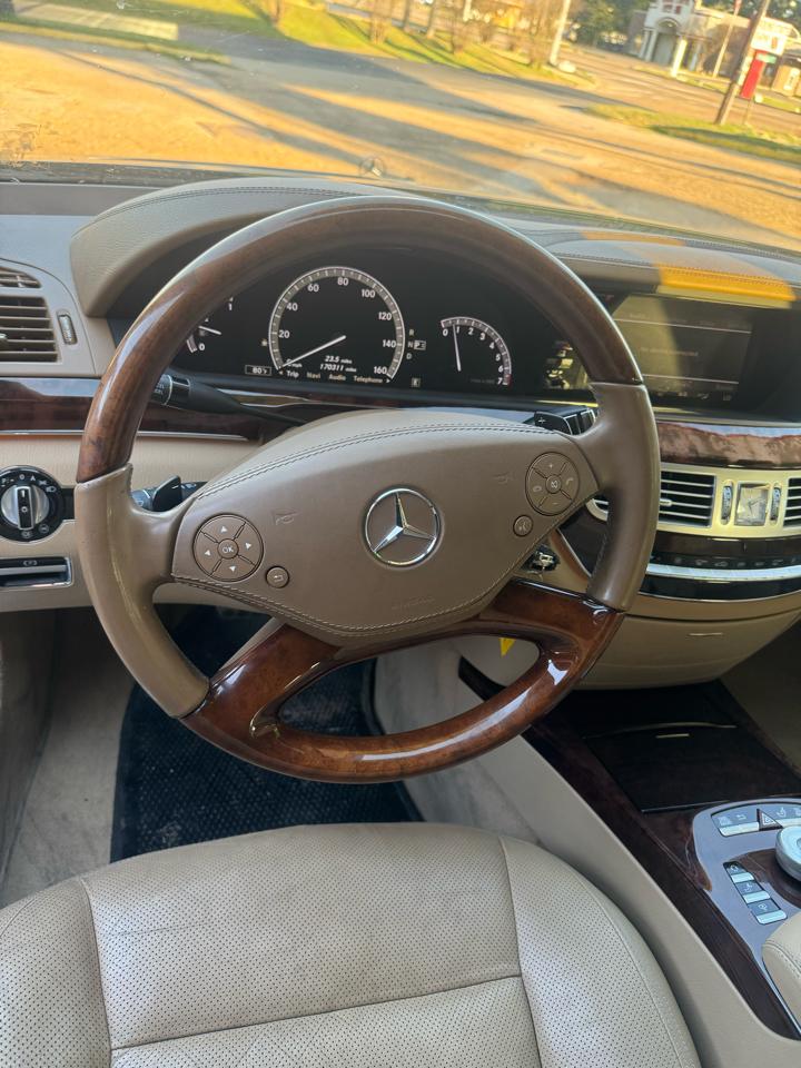 Mercedes-Benz S-Class S550 2011