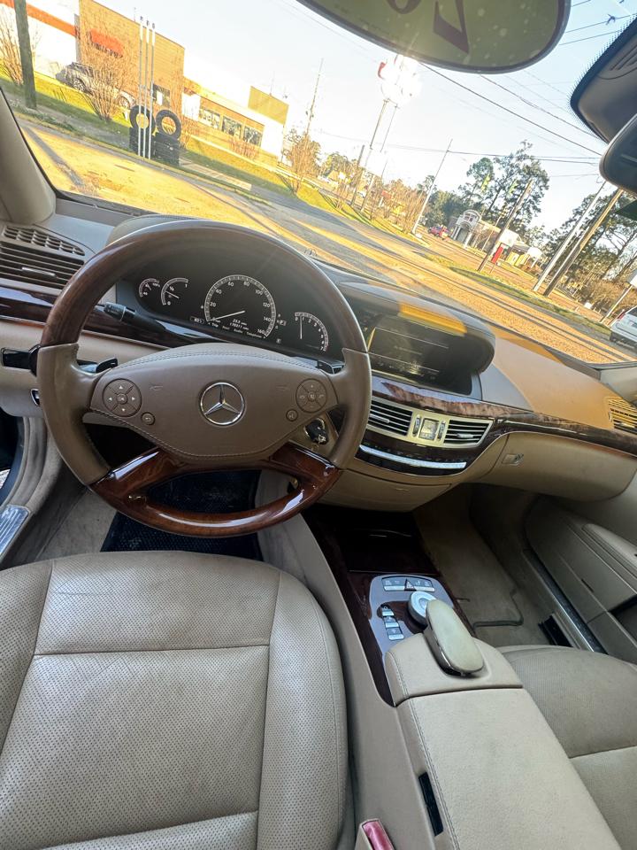 Mercedes-Benz S-Class S550 2011