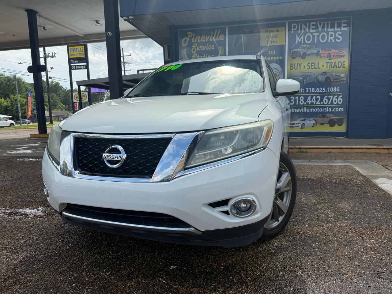 Nissan Pathfinder LE 2WD 2013