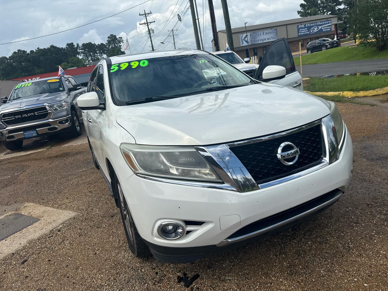 Nissan Pathfinder LE 2WD 2013