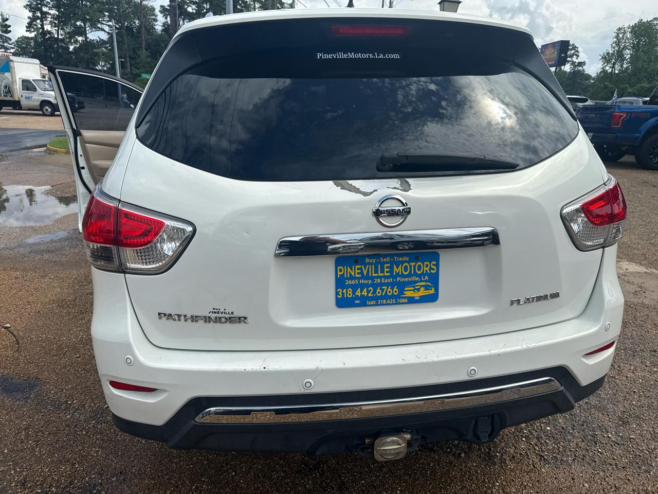 Nissan Pathfinder LE 2WD 2013