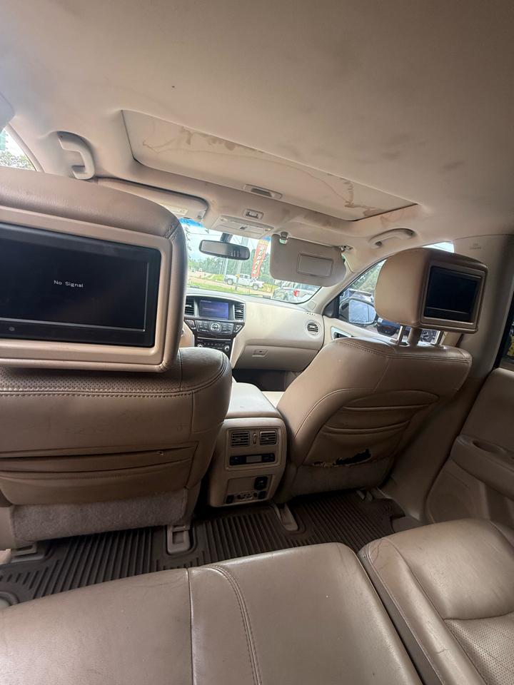 Nissan Pathfinder LE 2WD 2013