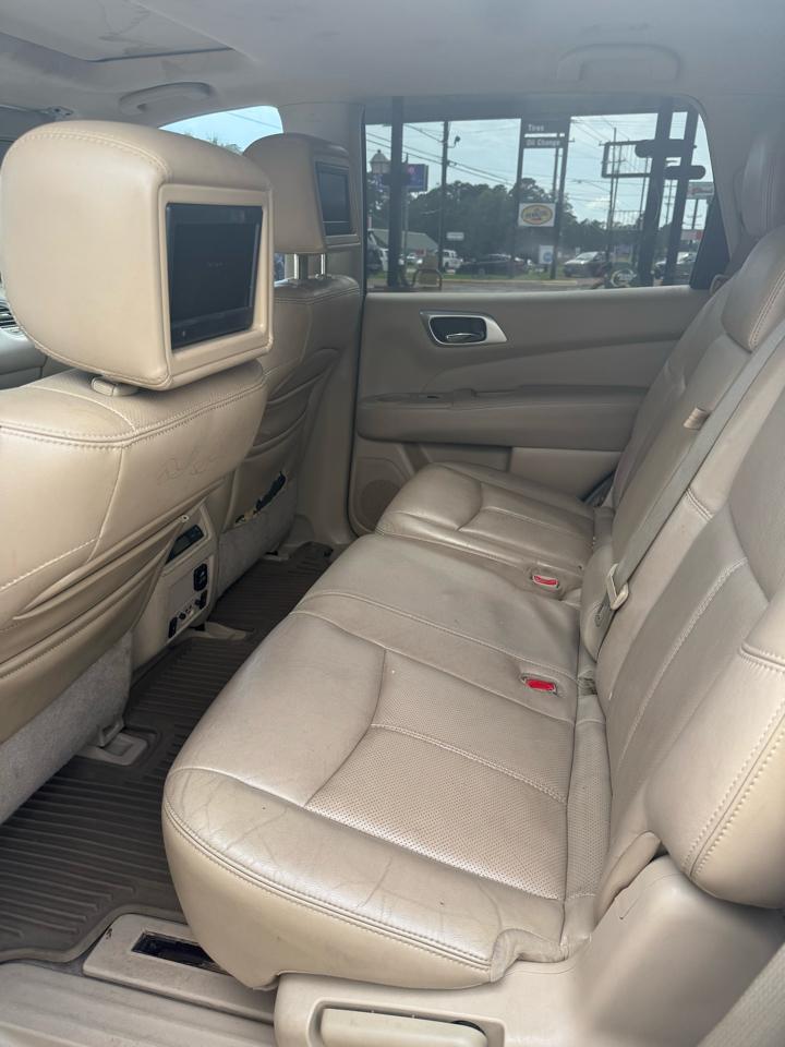 Nissan Pathfinder LE 2WD 2013
