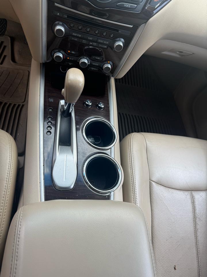 Nissan Pathfinder LE 2WD 2013