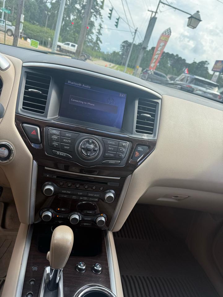 Nissan Pathfinder LE 2WD 2013