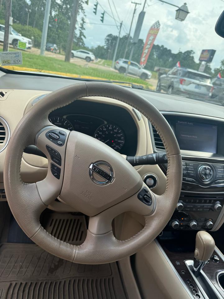 Nissan Pathfinder LE 2WD 2013