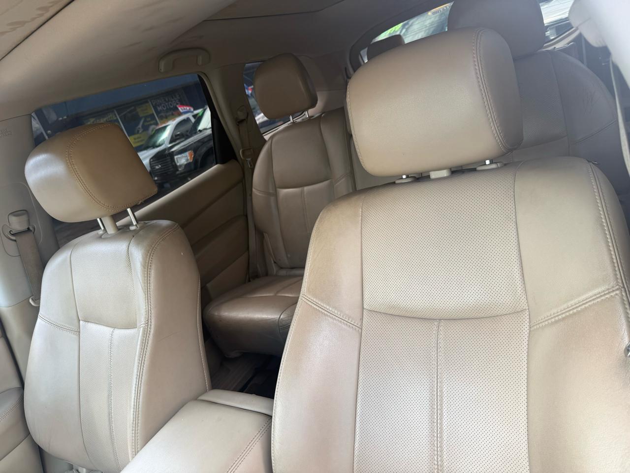 Nissan Pathfinder LE 2WD 2013