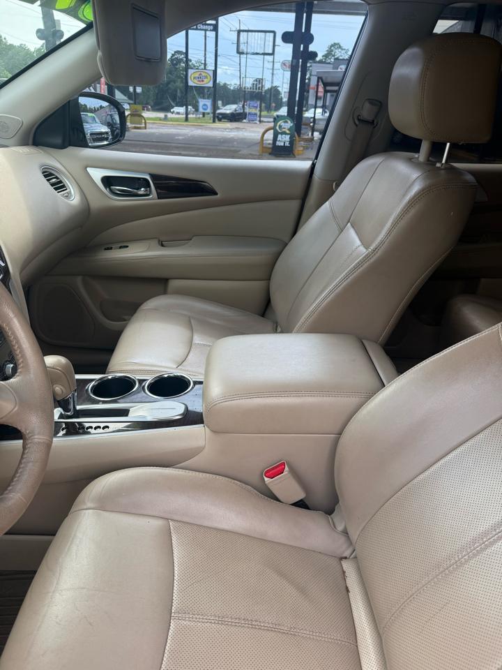 Nissan Pathfinder LE 2WD 2013