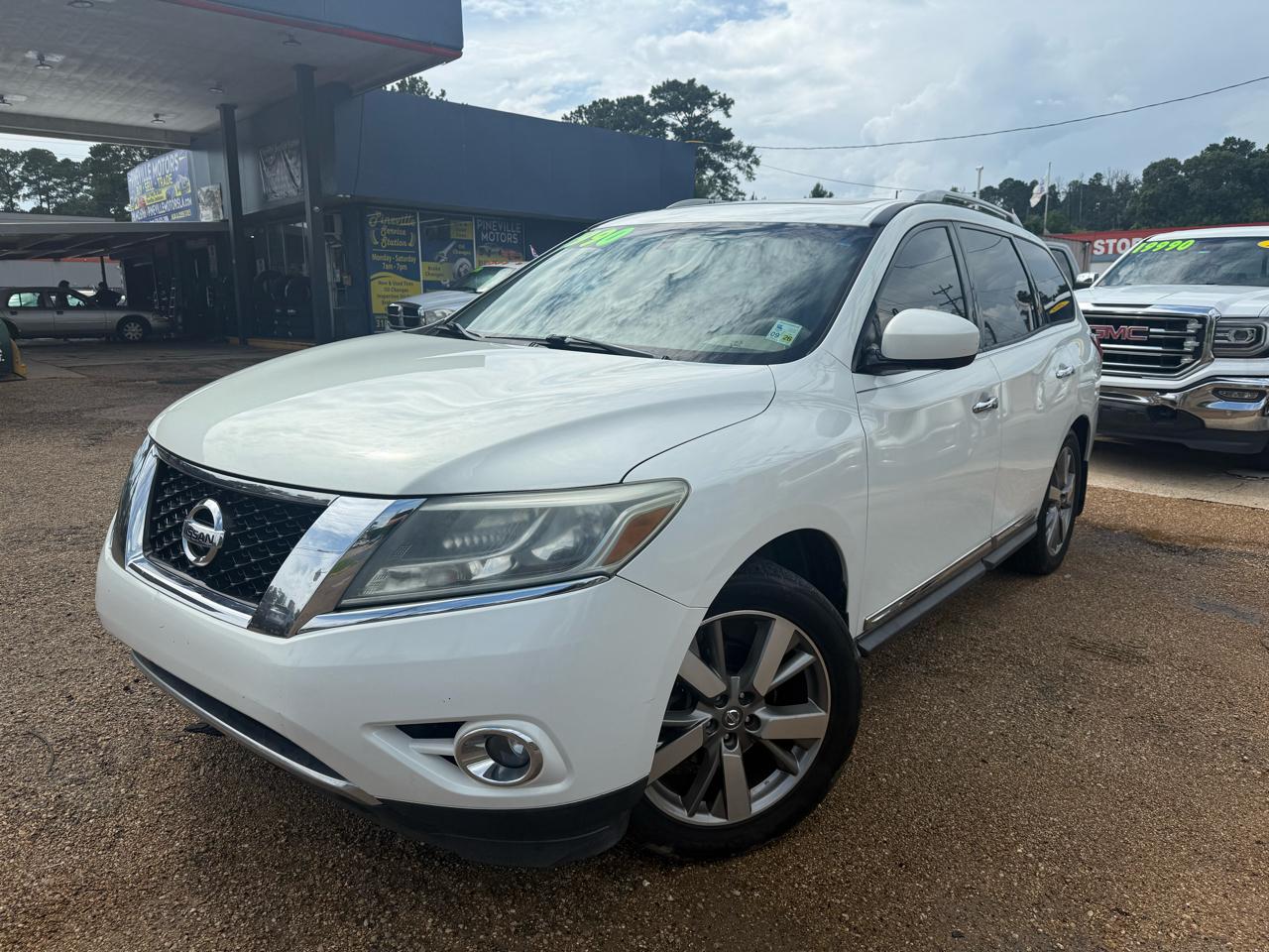 Nissan Pathfinder LE 2WD 2013