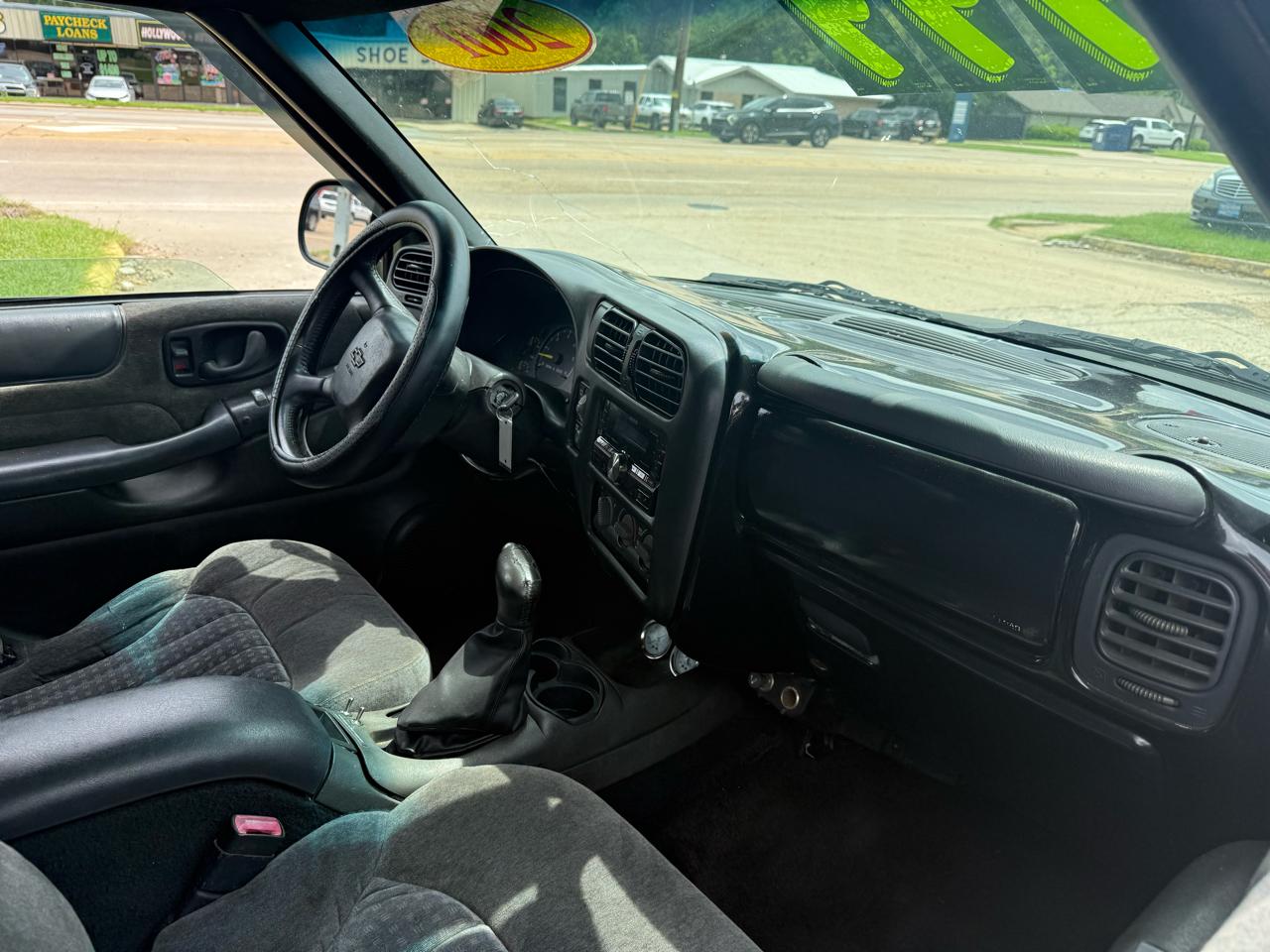 Chevrolet Blazer LS 2-Door 2WD 2001