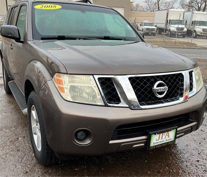 2008 Nissan Pathfinder LE's photo