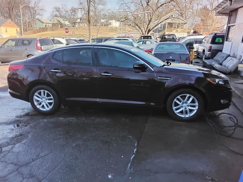 Kia Optima LX MT 2013