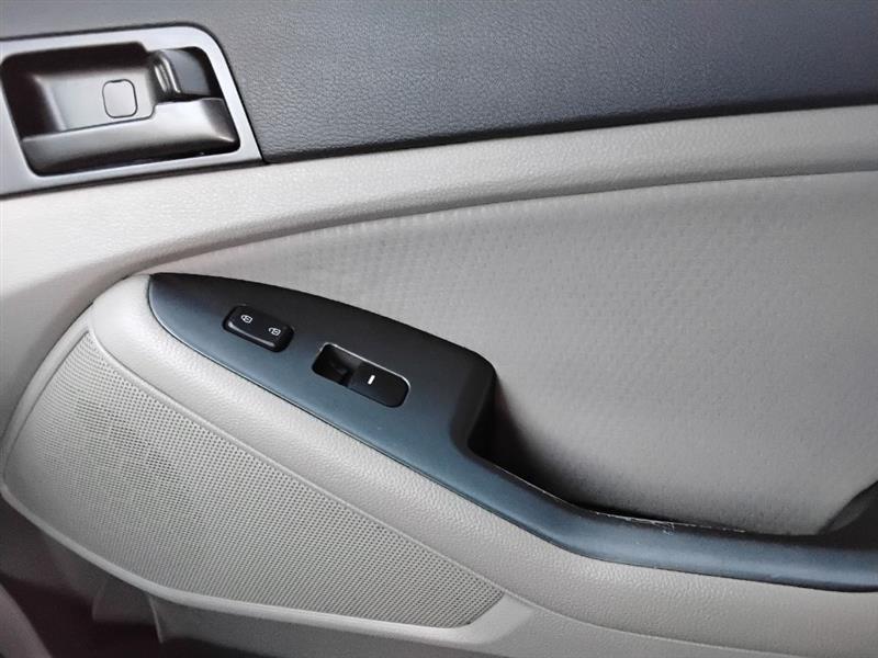 Kia Optima LX MT 2013