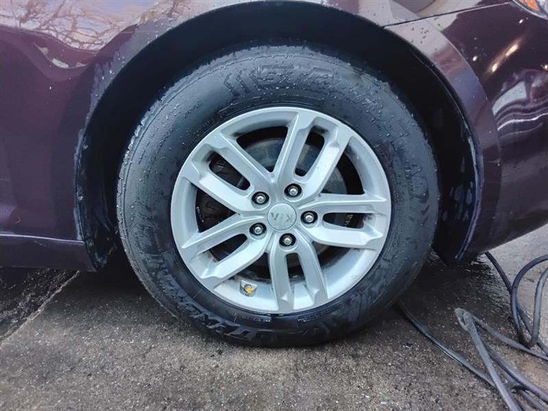 Kia Optima LX MT 2013