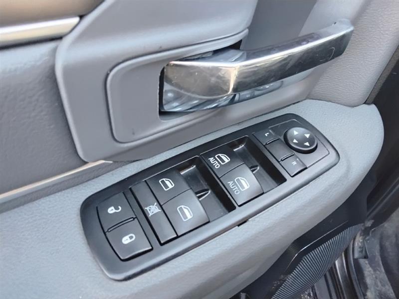 RAM 1500 SLT Crew Cab SWB 4WD 2013