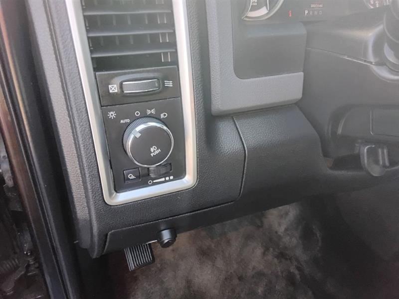 RAM 1500 SLT Crew Cab SWB 4WD 2013