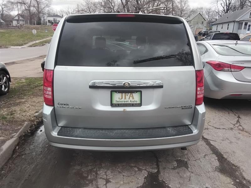 Chrysler Town & Country Touring 2010