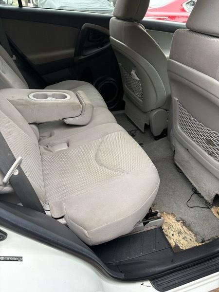Toyota RAV4  2011