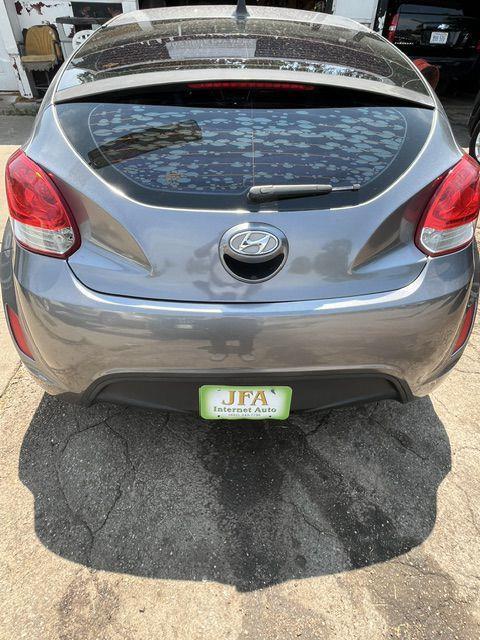 Hyundai Veloster Base 2012