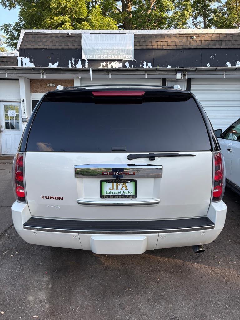 GMC Yukon Denali 4WD 2013