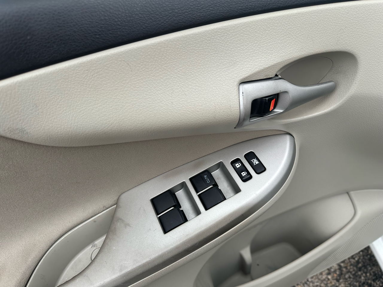 Toyota Corolla LE 4D Sedan 2013