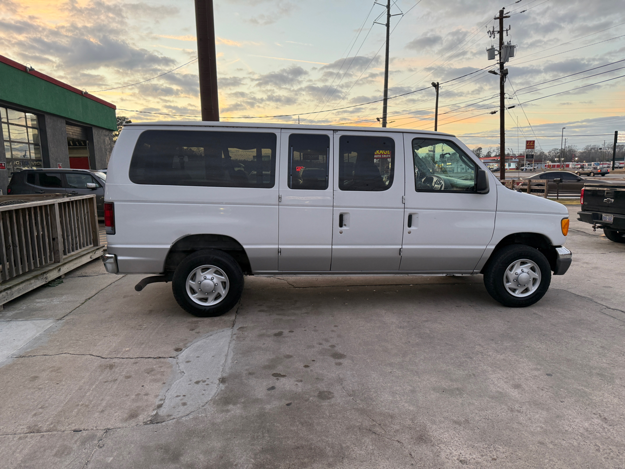 Ford Econoline E-350 XL Super Duty 2005