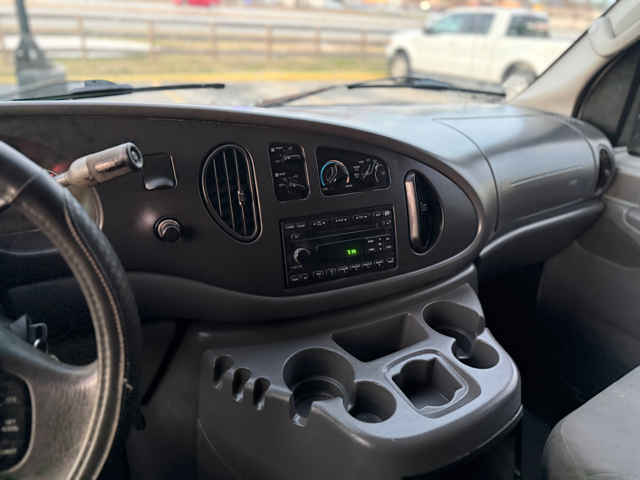 Ford Econoline E-350 XL Super Duty 2005