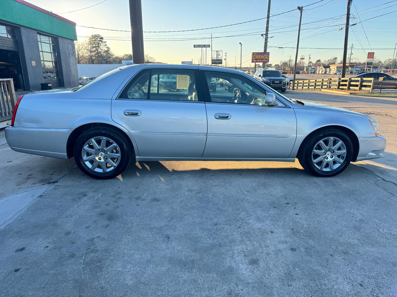 Cadillac DTS Premium w/ Navi 2011