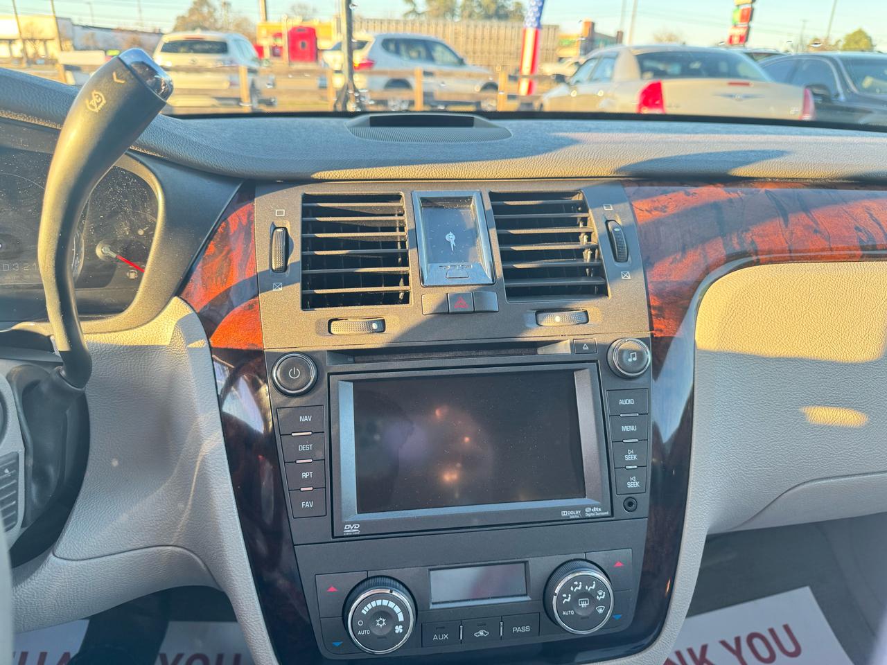 Cadillac DTS Premium w/ Navi 2011