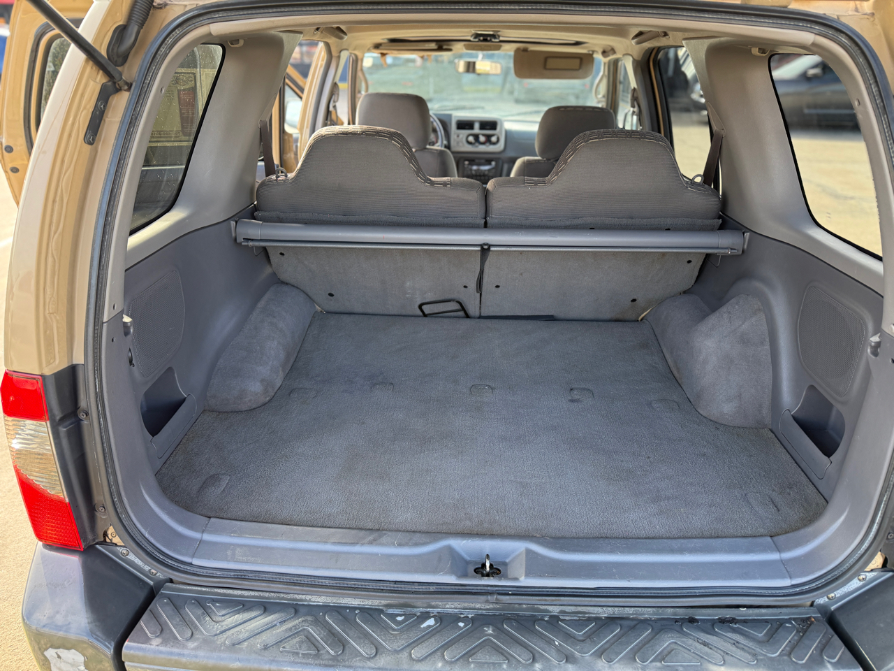 Nissan Xterra SE 2WD 2001