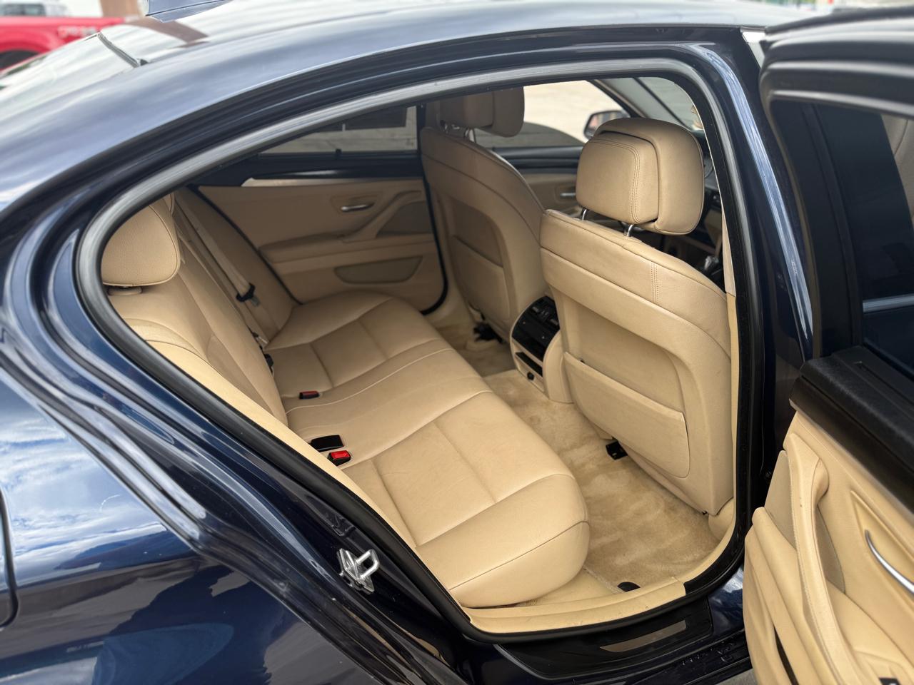 BMW 5-Series 535xi 2011