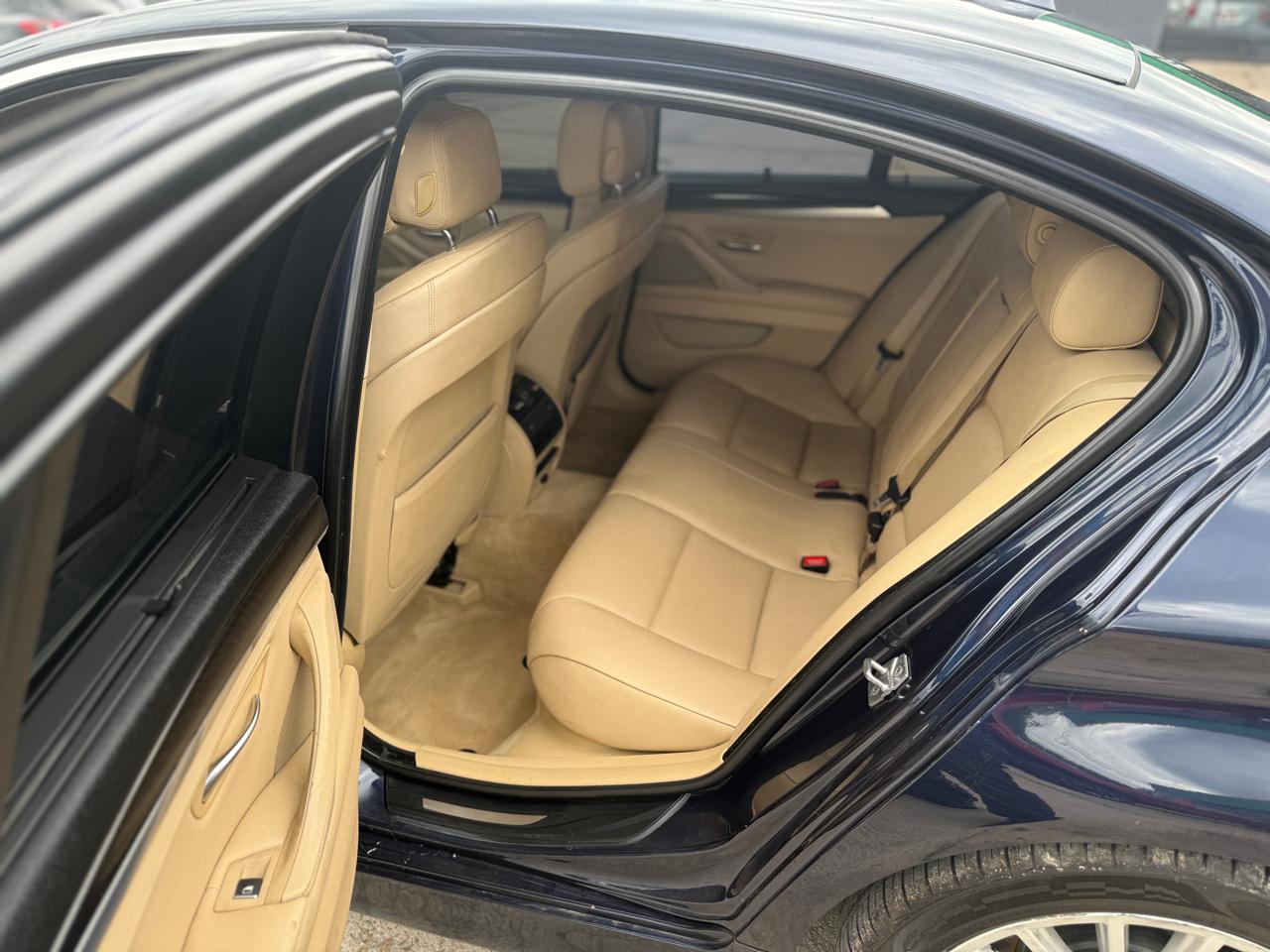 BMW 5-Series 535xi 2011