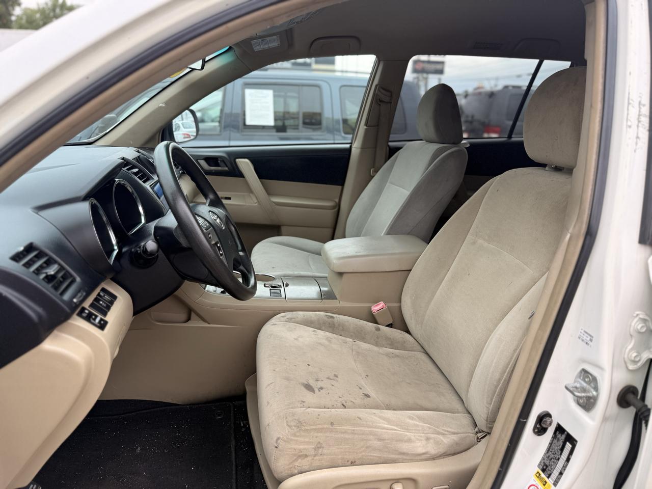 Toyota Highlander Base 2WD V6 2011