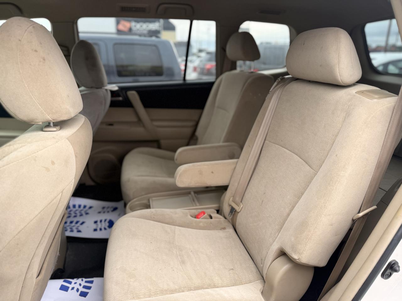 Toyota Highlander Base 2WD V6 2011