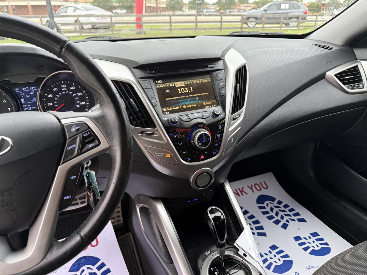 Hyundai Veloster Base 2013